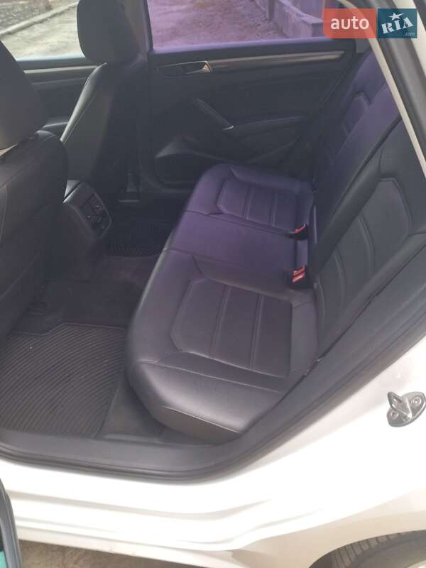 Седан Volkswagen Passat 2016 в Мені