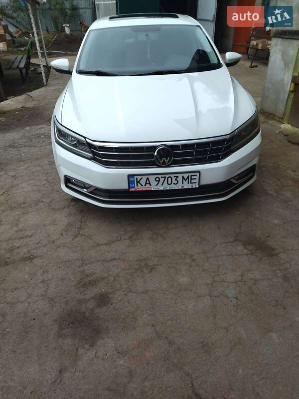 Седан Volkswagen Passat 2016 в Мені