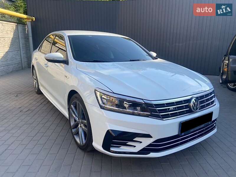 Седан Volkswagen Passat 2018 в Львове