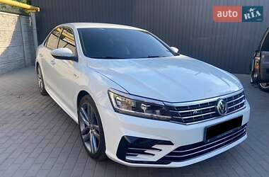 Седан Volkswagen Passat 2018 в Львове