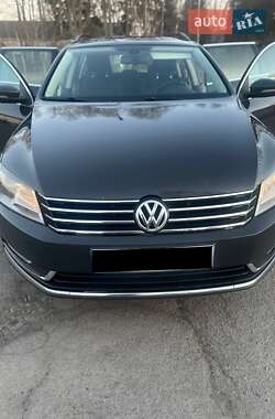 Універсал Volkswagen Passat 2011 в Звягелі