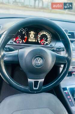 Універсал Volkswagen Passat 2011 в Звягелі