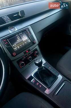 Універсал Volkswagen Passat 2011 в Звягелі