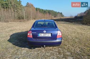 Седан Volkswagen Passat 2003 в Старій Вижівці