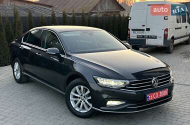 Седан Volkswagen Passat 2020 в Львове