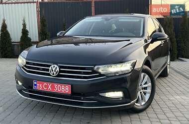 Седан Volkswagen Passat 2020 в Львове