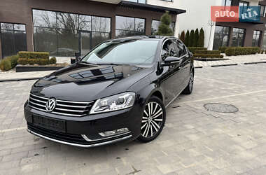 Седан Volkswagen Passat 2012 в Ужгороде