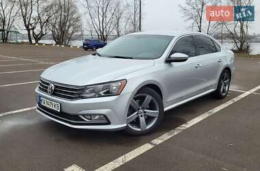 Седан Volkswagen Passat 2016 в Киеве