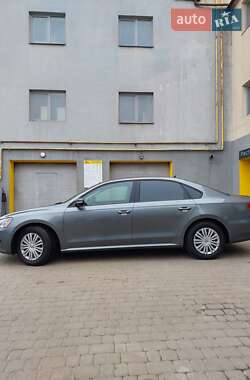 Седан Volkswagen Passat 2014 в Ивано-Франковске