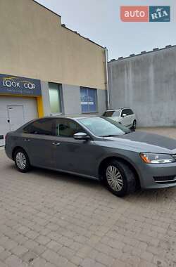 Седан Volkswagen Passat 2014 в Ивано-Франковске