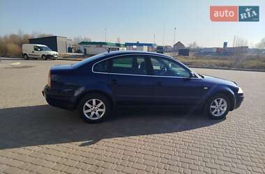 Седан Volkswagen Passat 2003 в Старій Вижівці