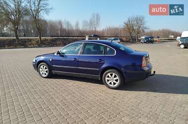 Седан Volkswagen Passat 2003 в Старій Вижівці