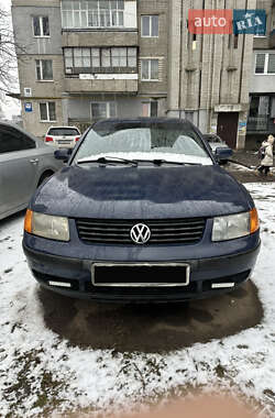 Седан Volkswagen Passat 1997 в Червонограді