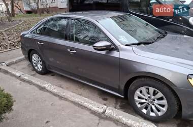 Седан Volkswagen Passat 2012 в Чернигове