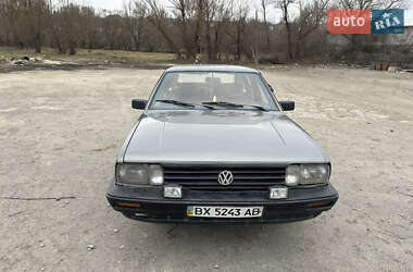 Седан Volkswagen Passat 1985 в Городке