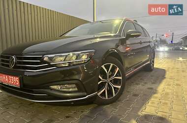 Универсал Volkswagen Passat 2021 в Киеве