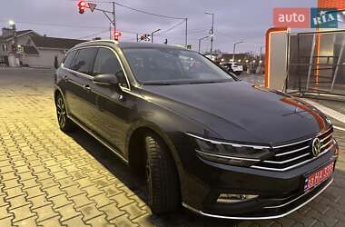 Универсал Volkswagen Passat 2021 в Киеве