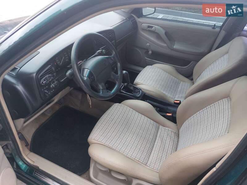 Седан Volkswagen Passat 1996 в Львові