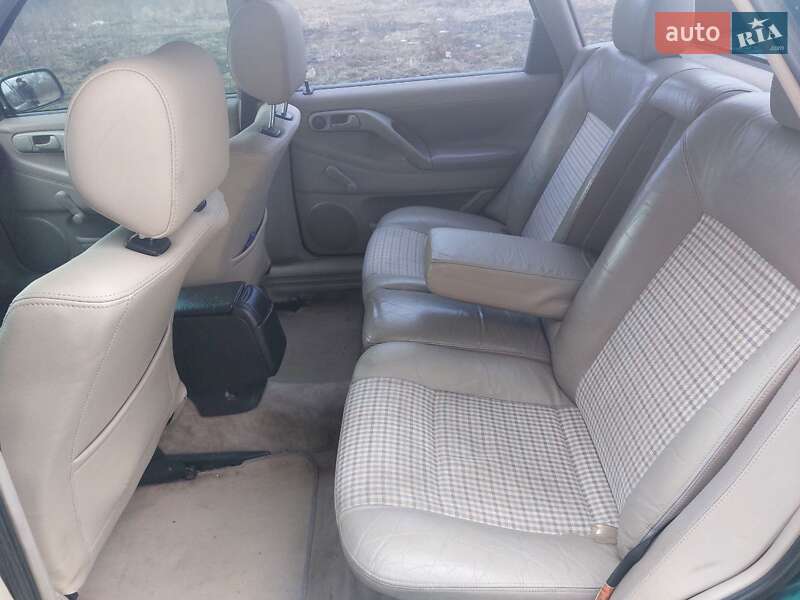 Седан Volkswagen Passat 1996 в Львові
