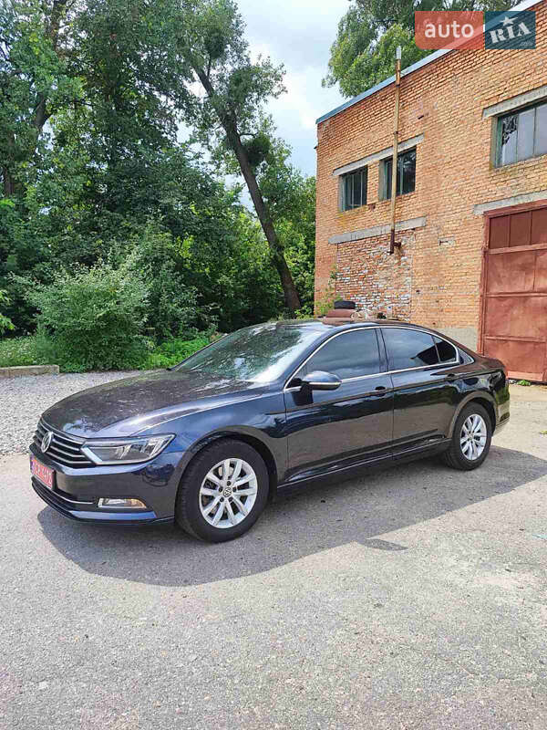 Седан Volkswagen Passat 2017 в Прилуках