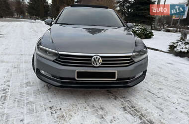 Седан Volkswagen Passat 2015 в Тернополе