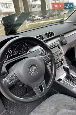 Универсал Volkswagen Passat 2011 в Калуше