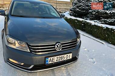 Седан Volkswagen Passat 2013 в Днепре