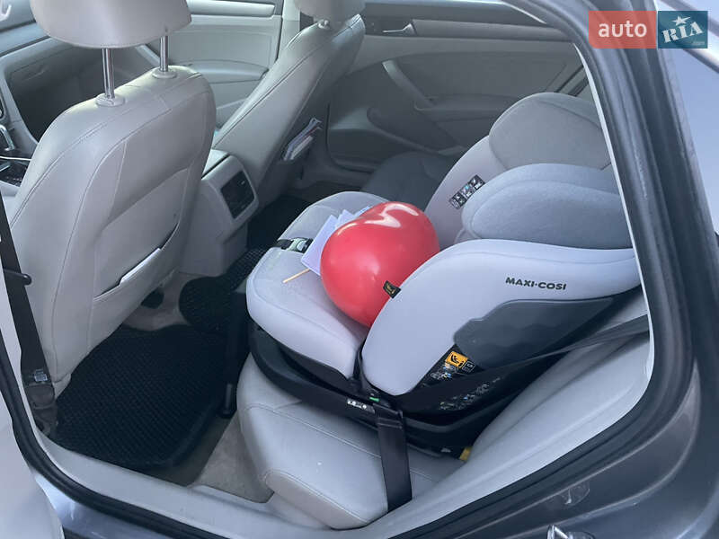 Седан Volkswagen Passat 2014 в Киеве