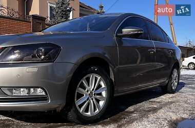 Седан Volkswagen Passat 2012 в Кривом Роге