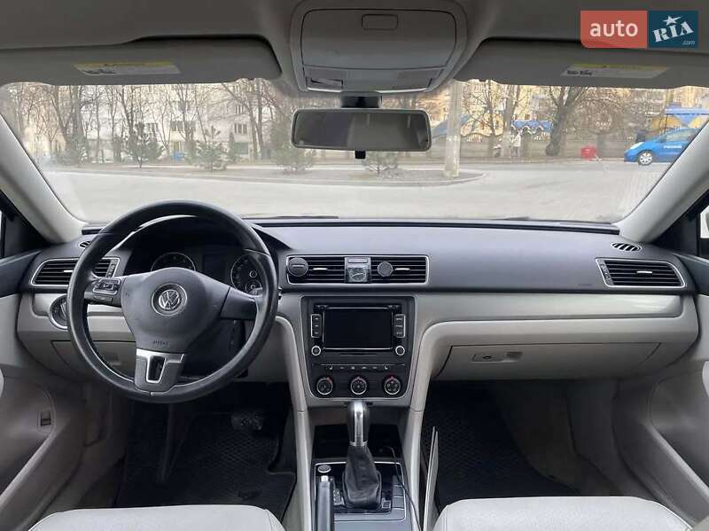Седан Volkswagen Passat 2015 в Черновцах