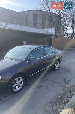 Седан Volkswagen Passat 2005 в Києві