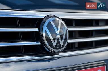 Универсал Volkswagen Passat 2020 в Киеве