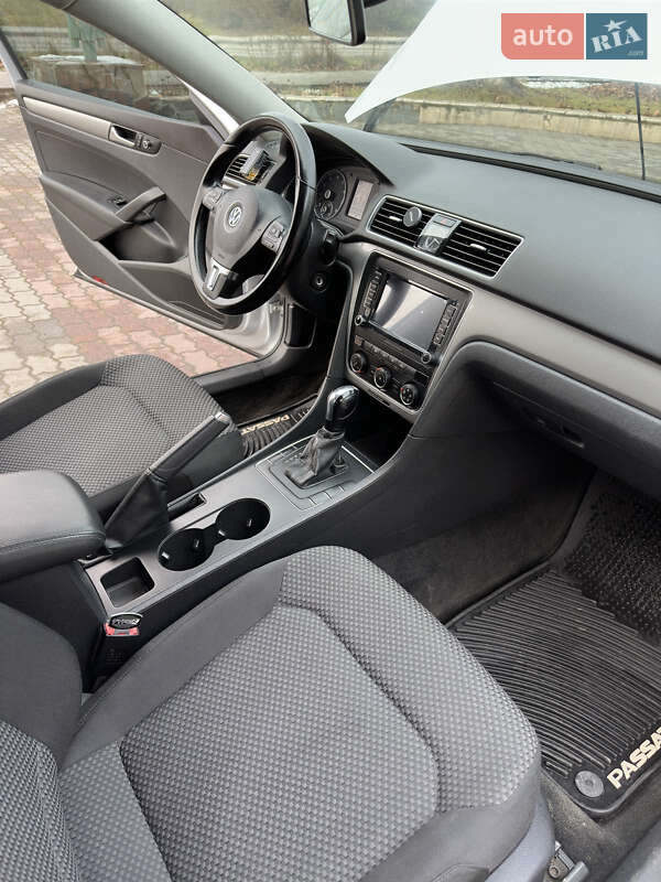 Седан Volkswagen Passat 2012 в Ивано-Франковске