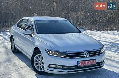 Седан Volkswagen Passat 2018 в Львове