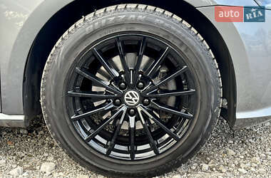 Седан Volkswagen Passat 2015 в 