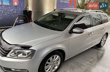 Універсал Volkswagen Passat 2011 в Ужгороді