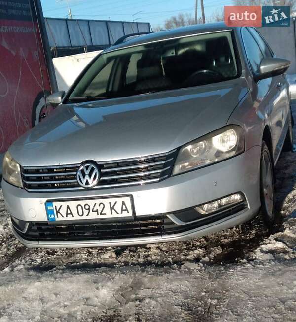 Универсал Volkswagen Passat 2011 в Киеве