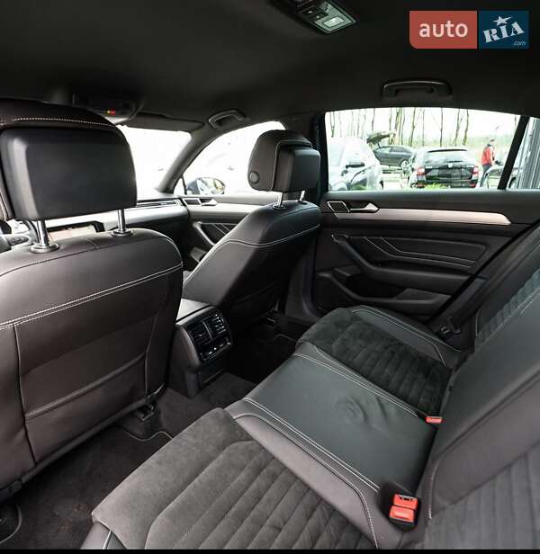 Седан Volkswagen Passat 2019 в Хусте