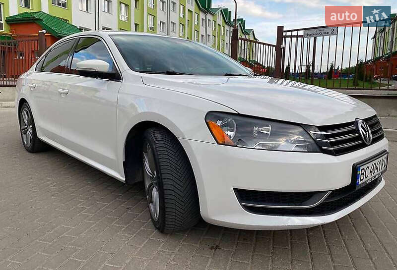 Седан Volkswagen Passat 2013 в Ивано-Франковске