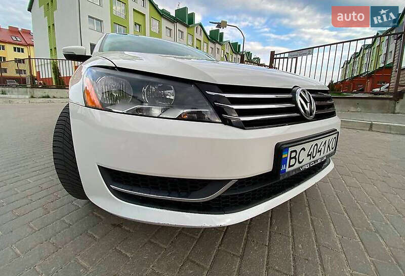 Седан Volkswagen Passat 2013 в Ивано-Франковске