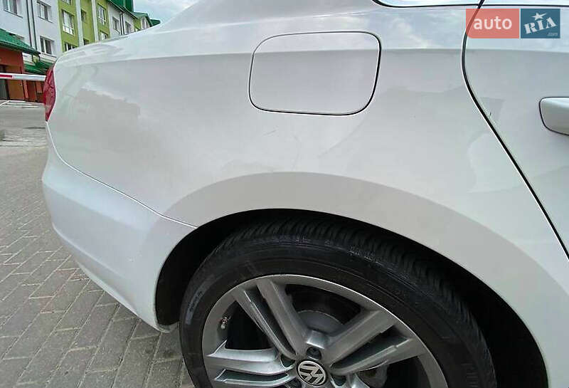 Седан Volkswagen Passat 2013 в Ивано-Франковске