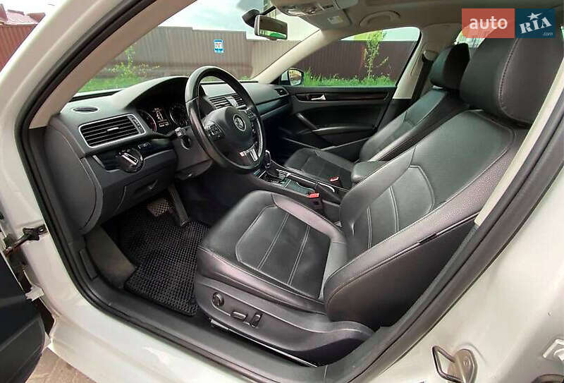 Седан Volkswagen Passat 2013 в Ивано-Франковске