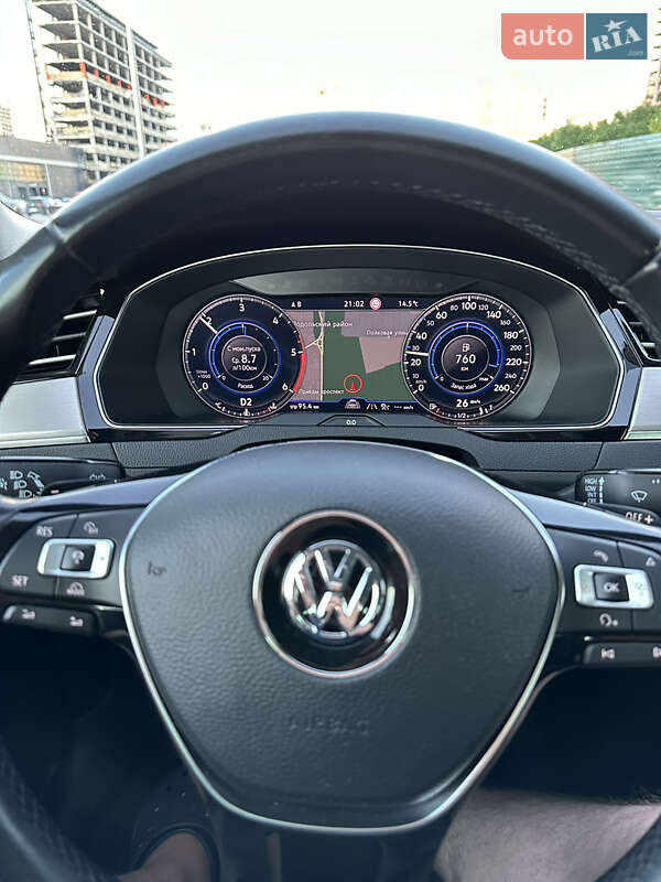 Седан Volkswagen Passat 2018 в Киеве