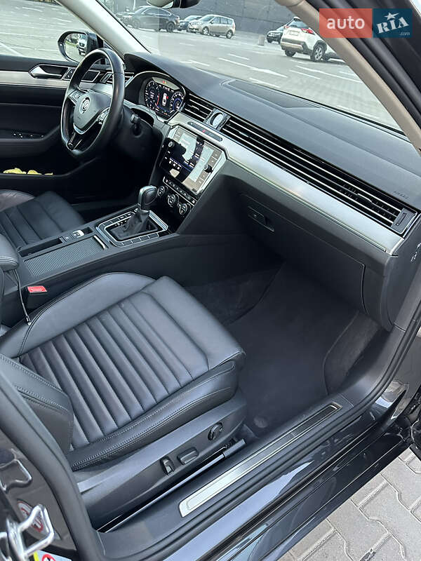 Седан Volkswagen Passat 2018 в Киеве