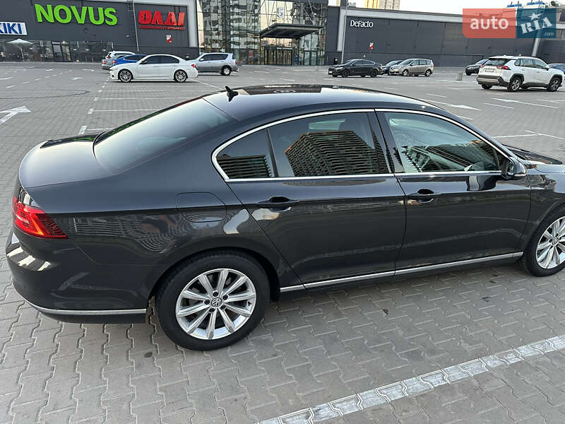 Седан Volkswagen Passat 2018 в Киеве