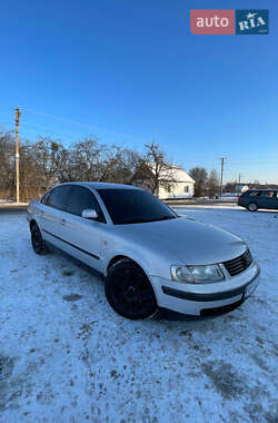 Седан Volkswagen Passat 1997 в Клесовом