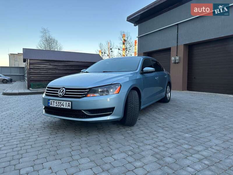 Седан Volkswagen Passat 2012 в Ивано-Франковске