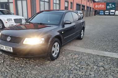 Седан Volkswagen Passat 1998 в Тячеве