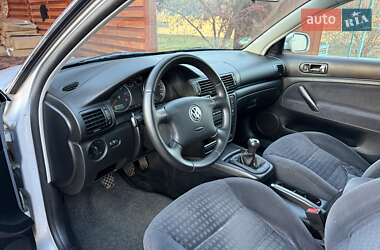 Седан Volkswagen Passat 2002 в Житомирі