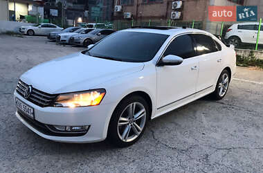 Седан Volkswagen Passat 2012 в Рівному